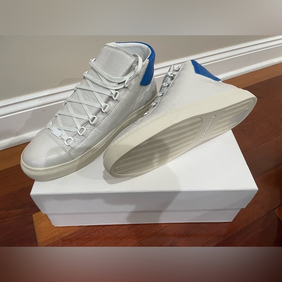 BRAND NEW Balengica sneakers for men. - Picture 3 of 3